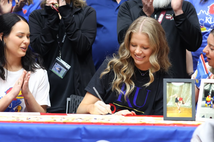 Seniors signing with colleges